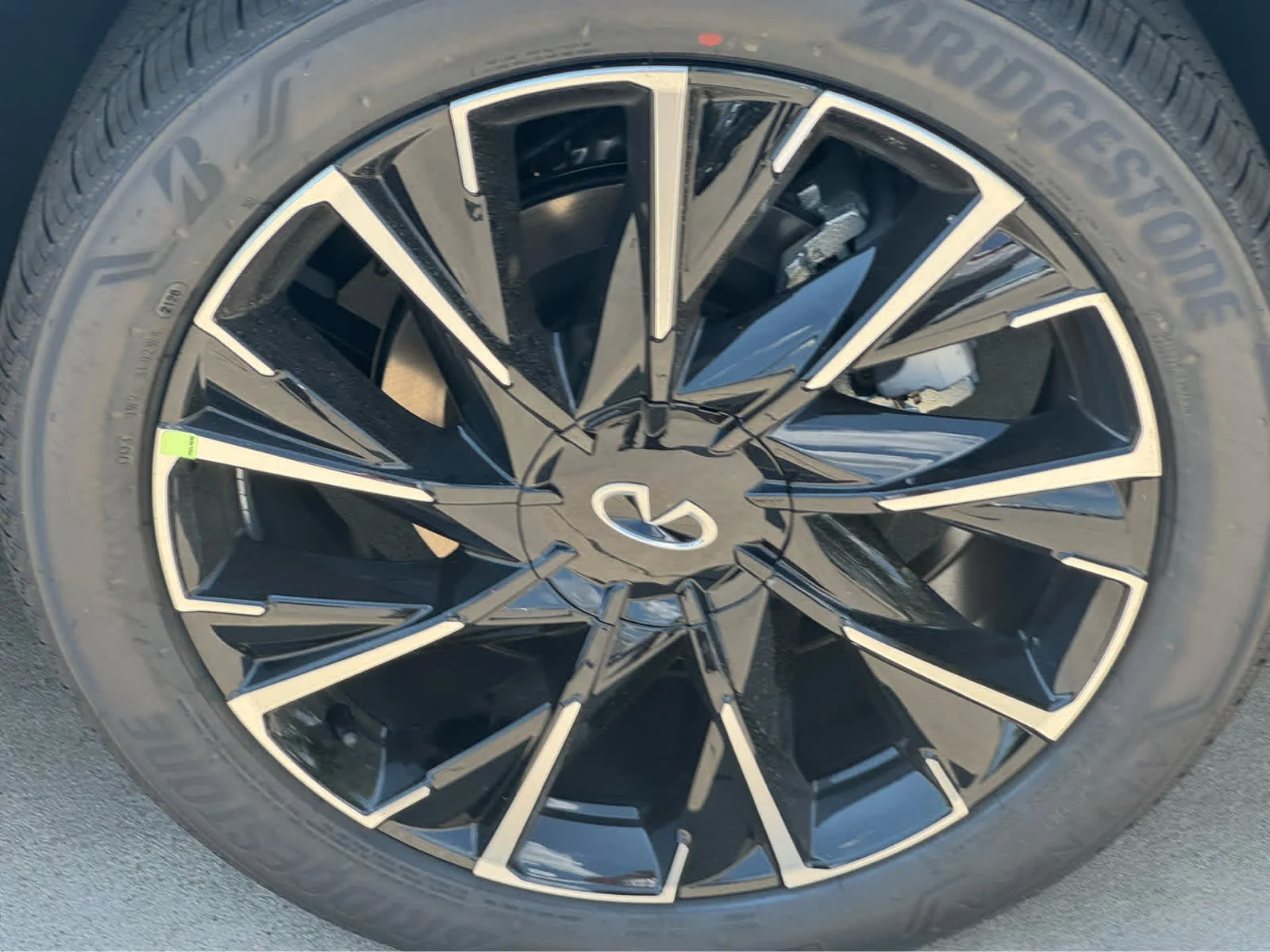New 2027 2T RAD WHT INFINITI Autograph AWD image 7