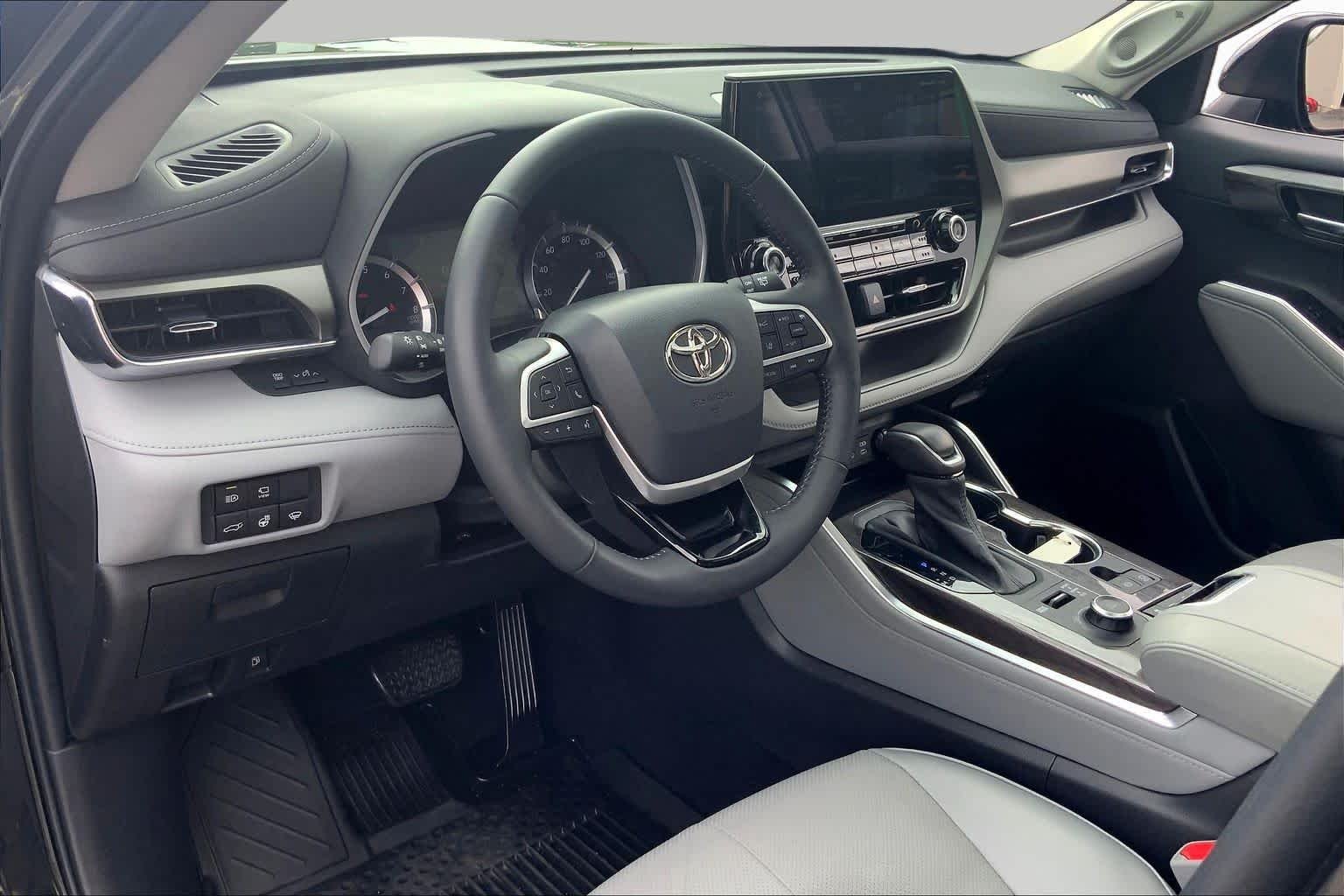 Used 2022 Midnight Black Metallic Toyota Limited image 35