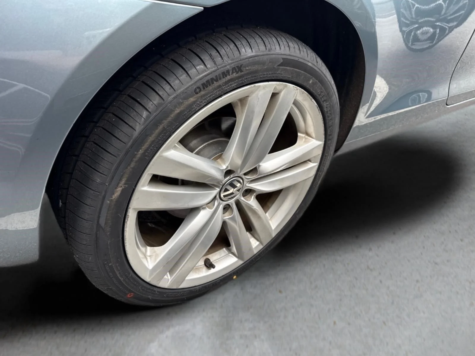 Used 2012 Horizon Blue Metallic Volkswagen Executive image 18