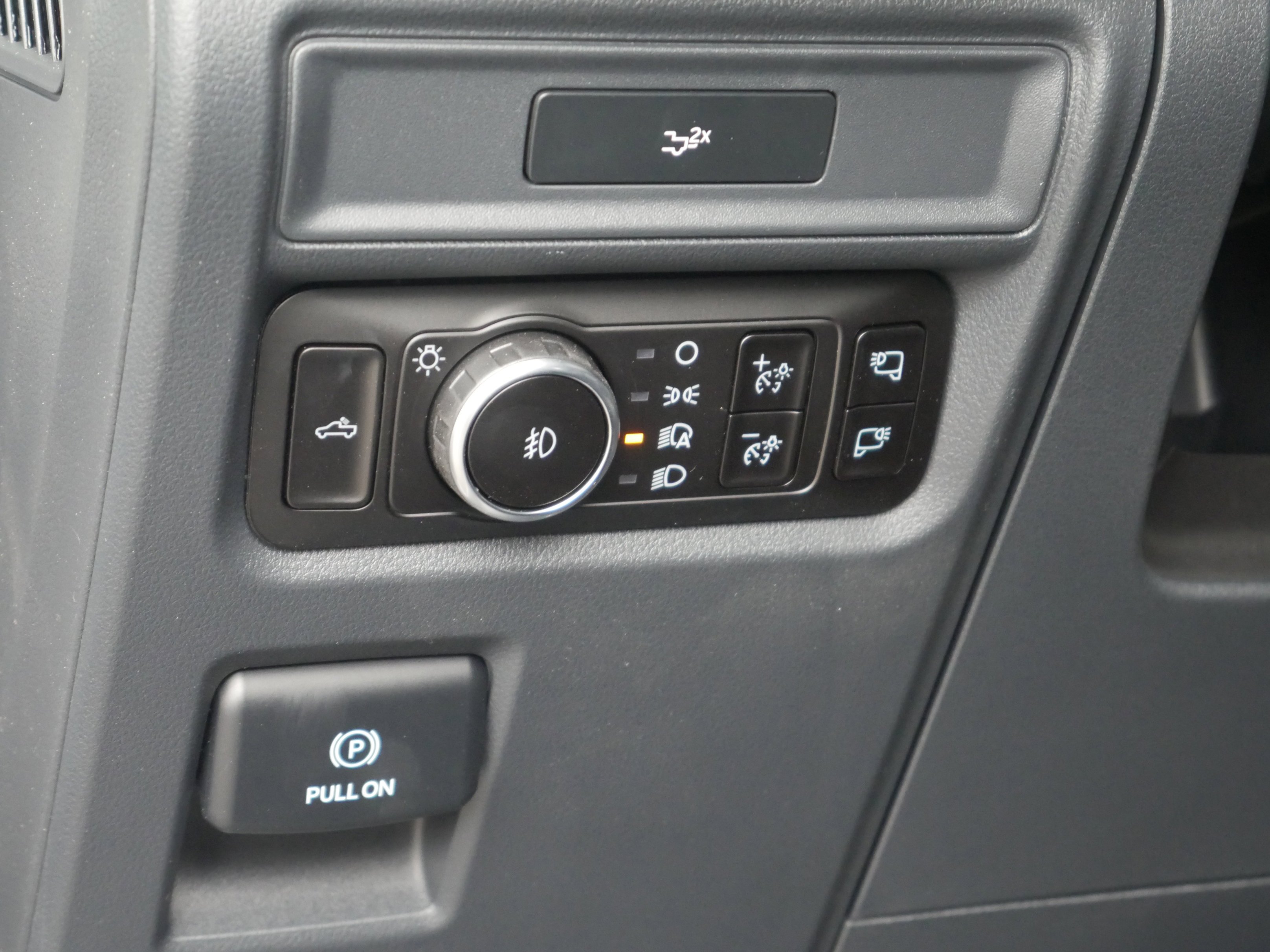 New 2026 Oxford White Ford XLT image 5