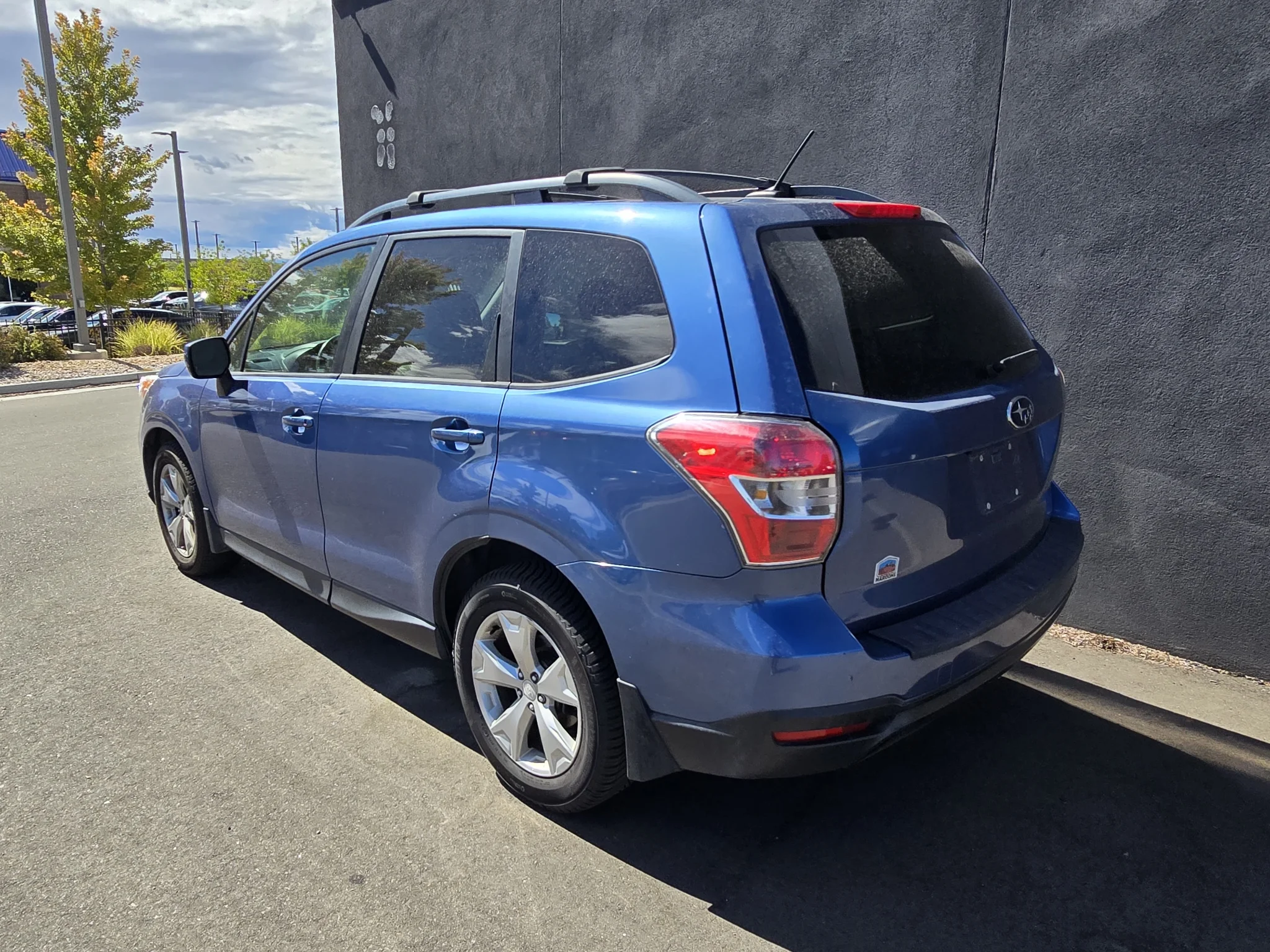 Used 2015 Quartz Blue Pearl Subaru 2.5i Premium image 12