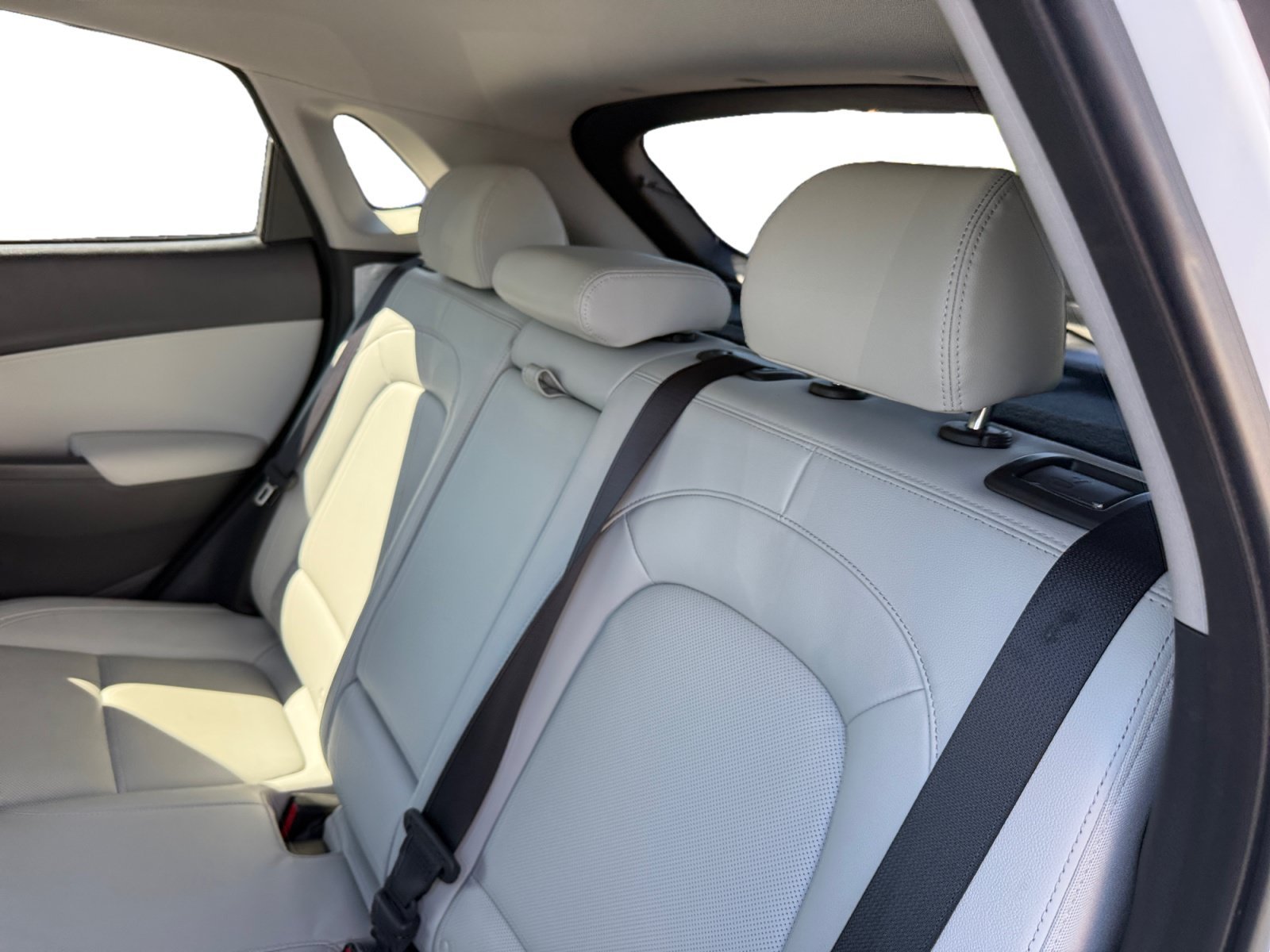 Used 2023 Lunar White HYUNDAI Limited image 16