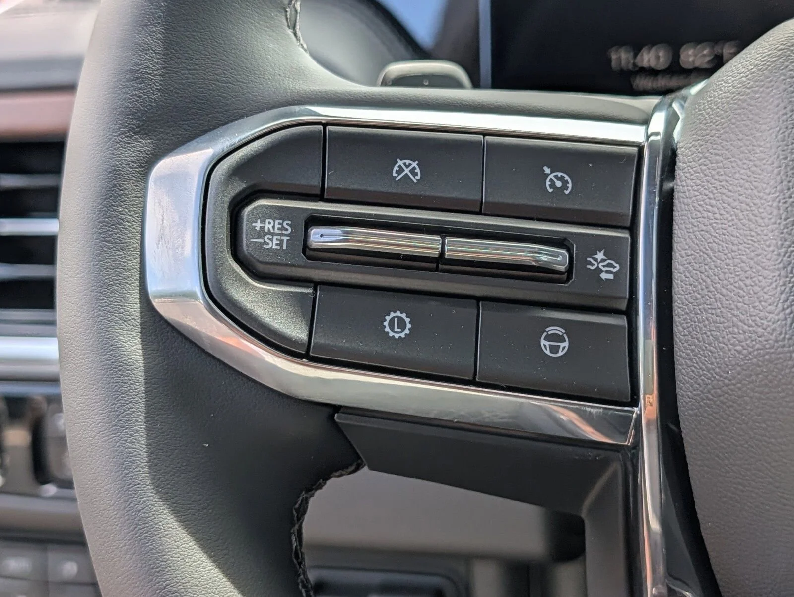 2026 GMC Yukon Denali - Photo 37