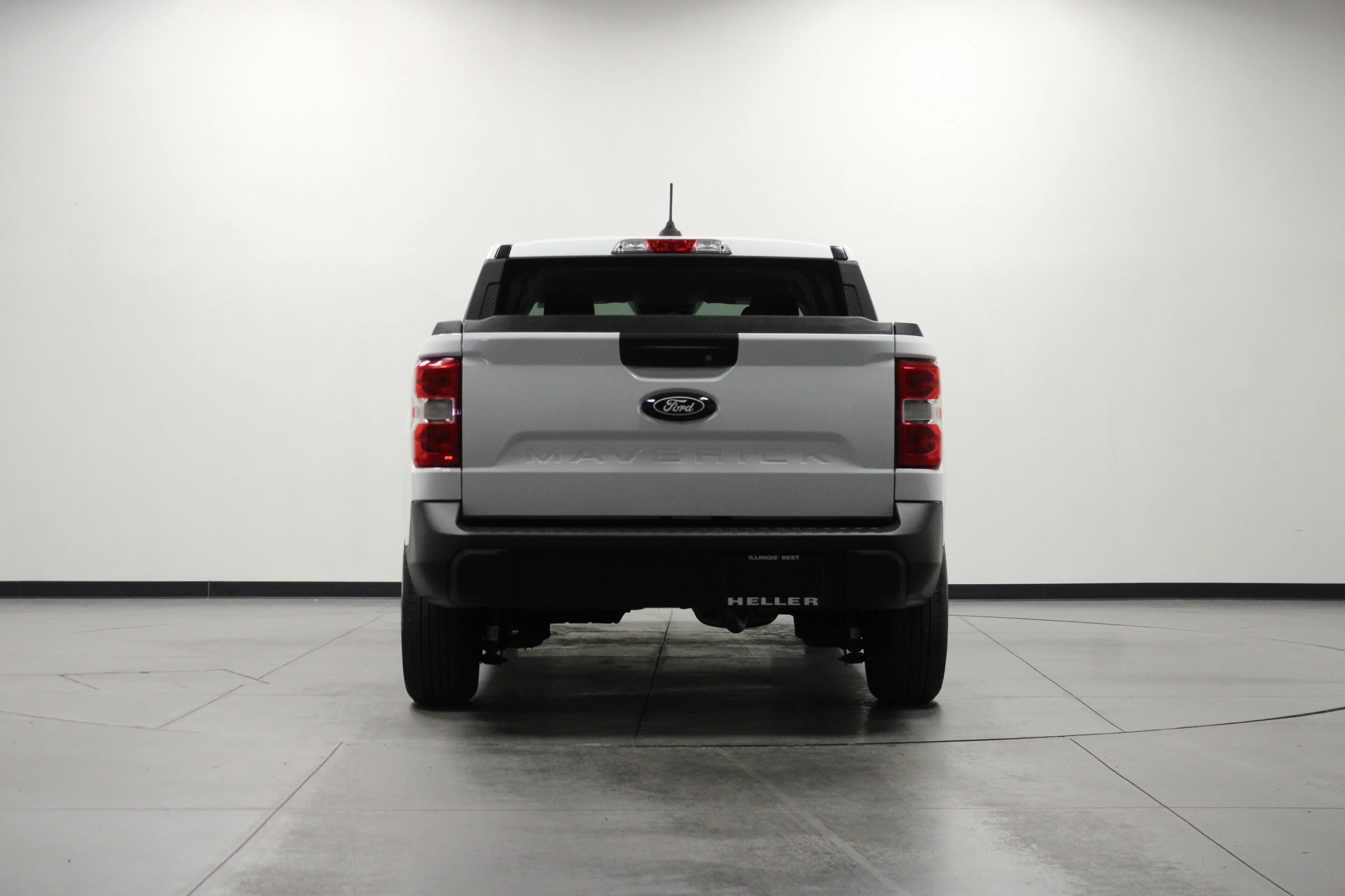 Used 2025 Oxford White Ford XL image 5