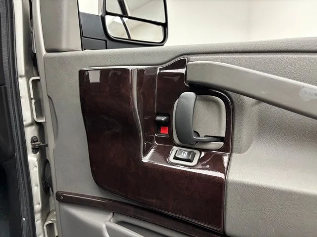 Used 2019 Silver Ice Metallic Chevrolet Explorer Limited SE image 22