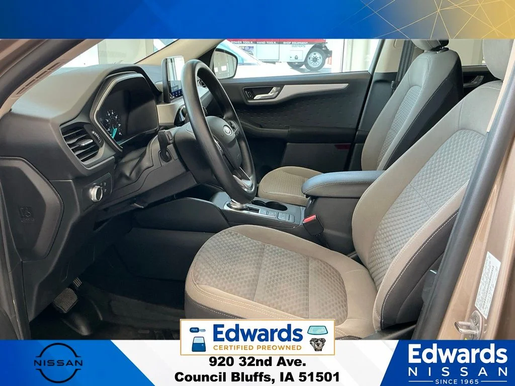 Used 2020 Gold Ford SE image 23