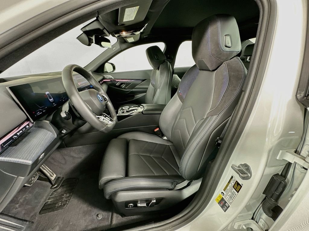 2026 BMW 5 Series 550e - Photo 21