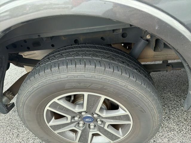 Used 2017 Magnetic Ford Lariat image 21