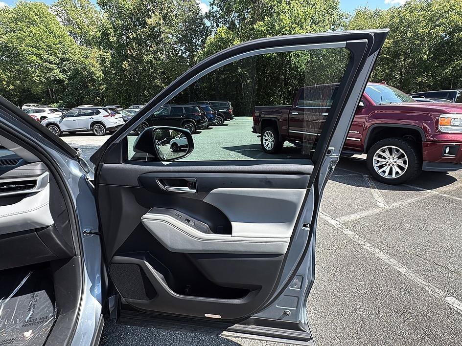 Used 2023 Moon Dust Toyota XLE image 19