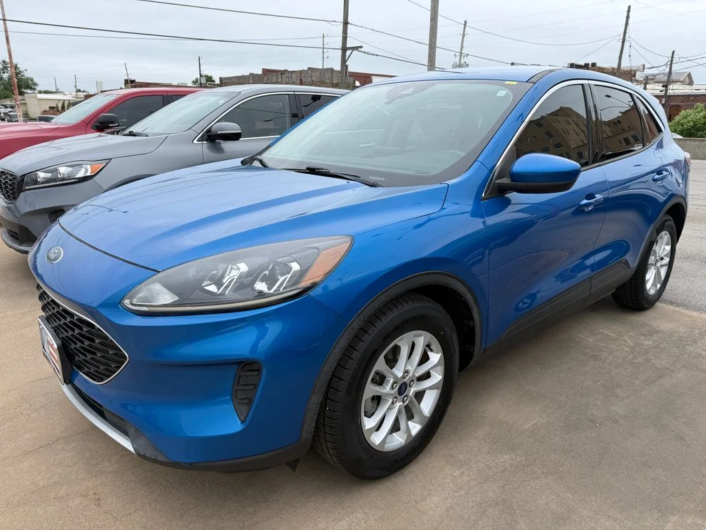 Used 2020 Blue Ford SE image 10