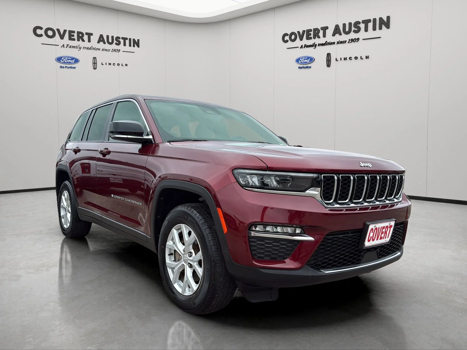 Used 2023 Red Jeep Limited image 7