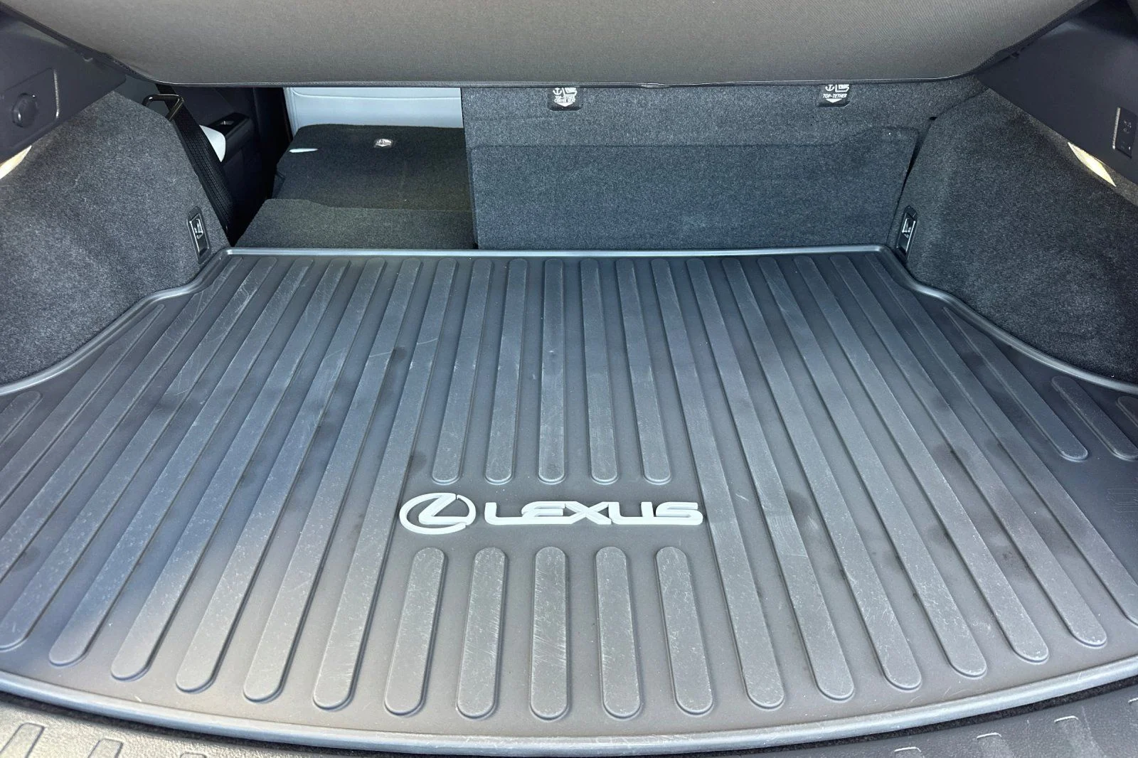 2025 Lexus UX Hybrid 300h - Photo 12