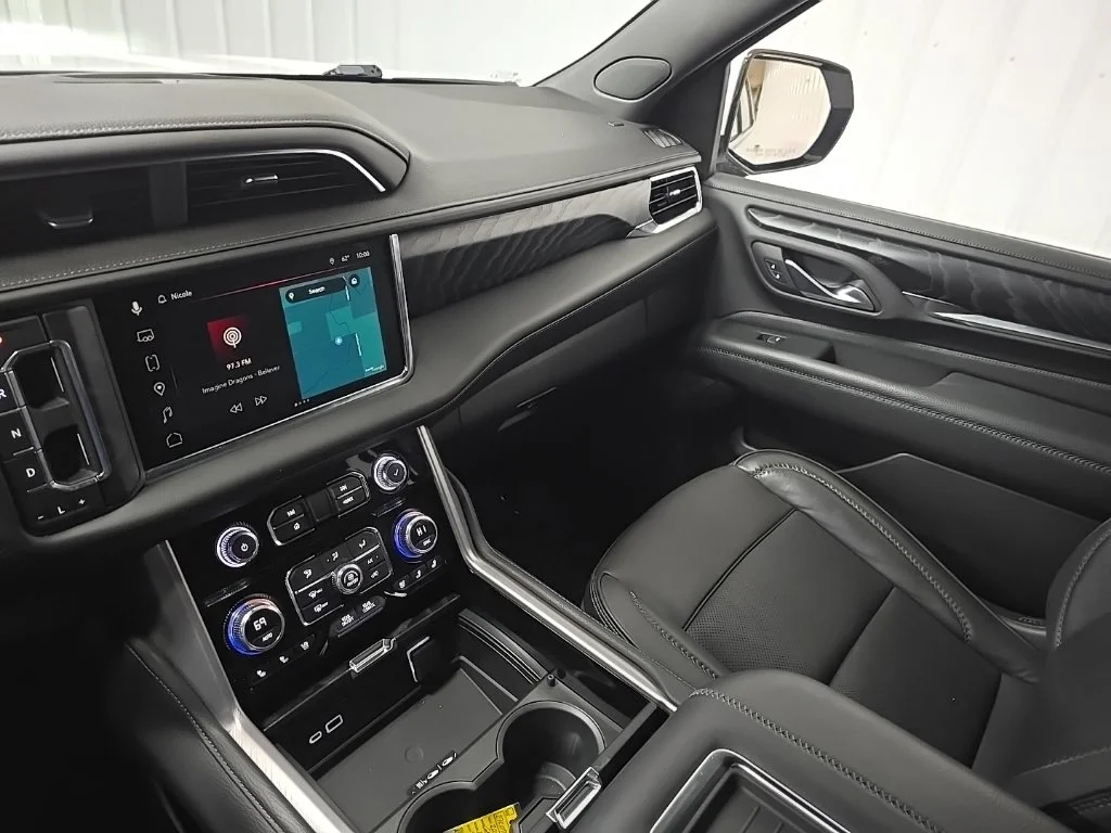 Used 2022 White GMC Denali image 28