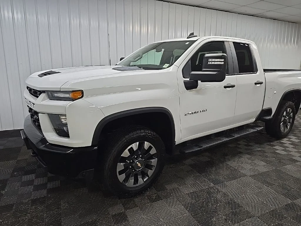 Used 2021 White Chevrolet Custom image 6