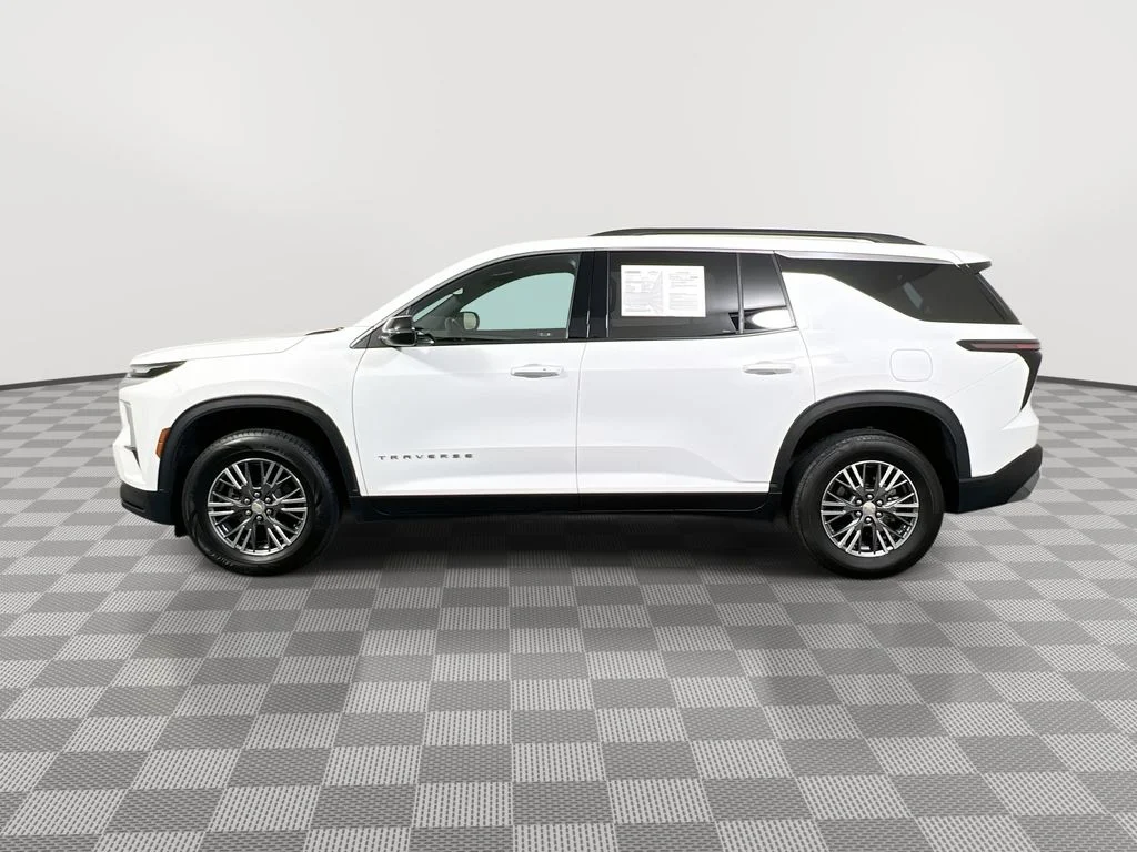 Used 2025 White Chevrolet LT image 5