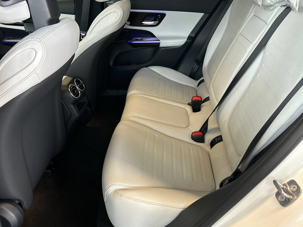 New 2027 Polar White Mercedes-Benz GLC 300 image 24