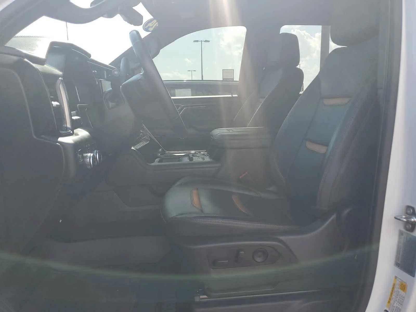 Used 2024 Summit White GMC AT4 image 13