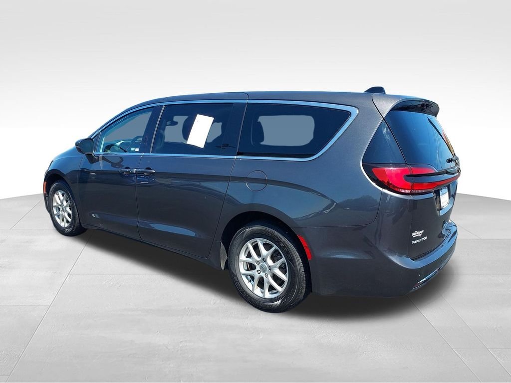 Used 2023 Gray Chrysler Touring L image 3