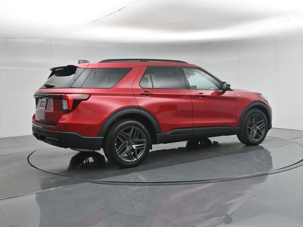 New 2026 Rapid Red Metallic Tinted Clearcoat Ford ST-Line image 27