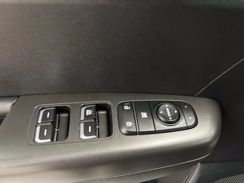 Used 2017 Red Kia LX image 18