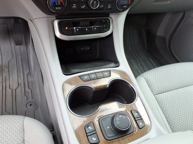 2021 GMC Acadia SLE - Photo 11