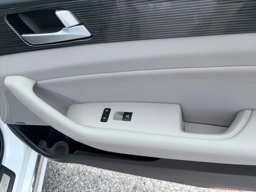 Used 2019 White Hyundai Limited image 43