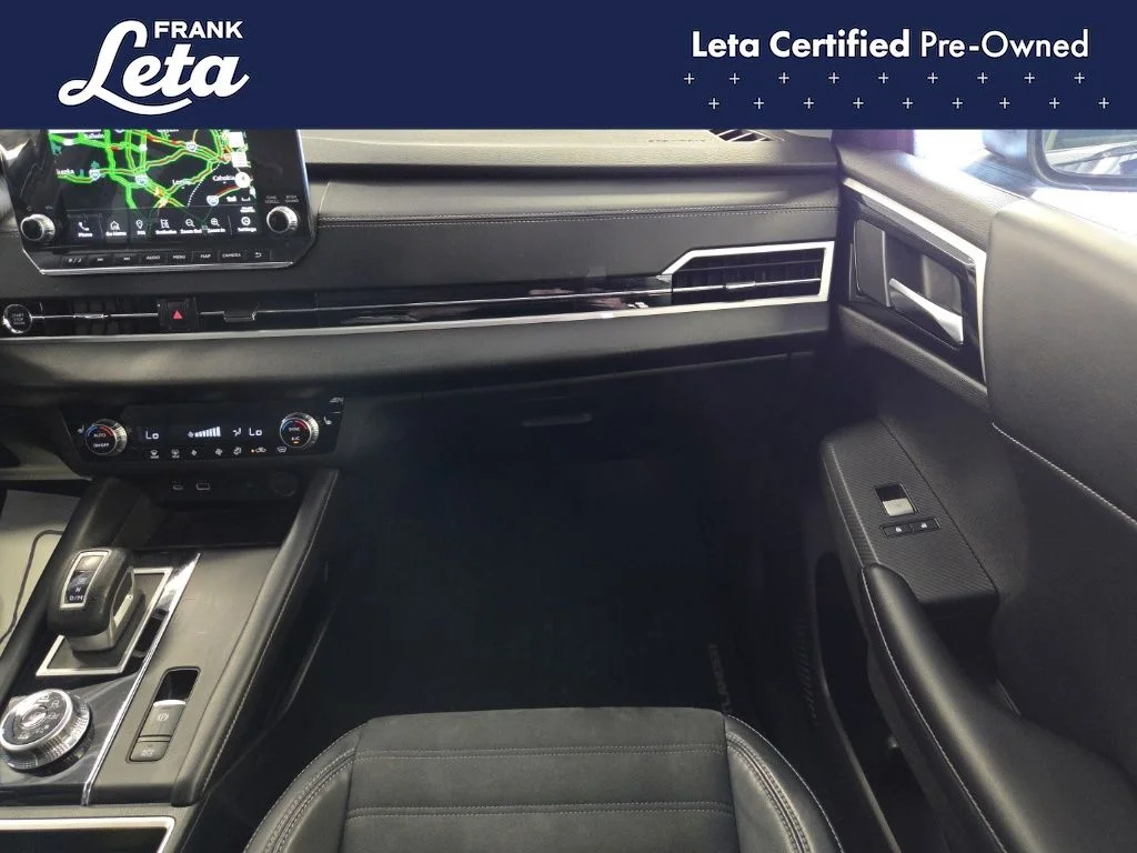 Used 2022 Blue Mitsubishi SE image 18
