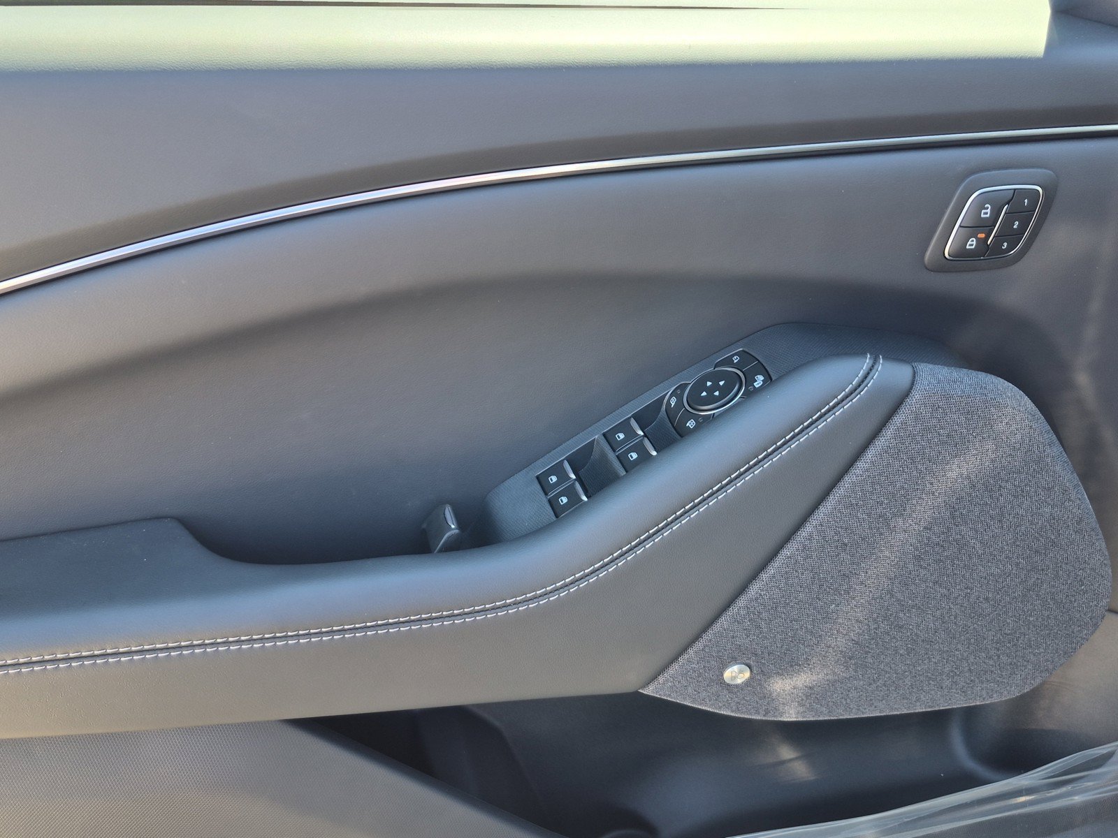New 2026 Glacier Gray Metallic Tri-coat Ford Premium image 23