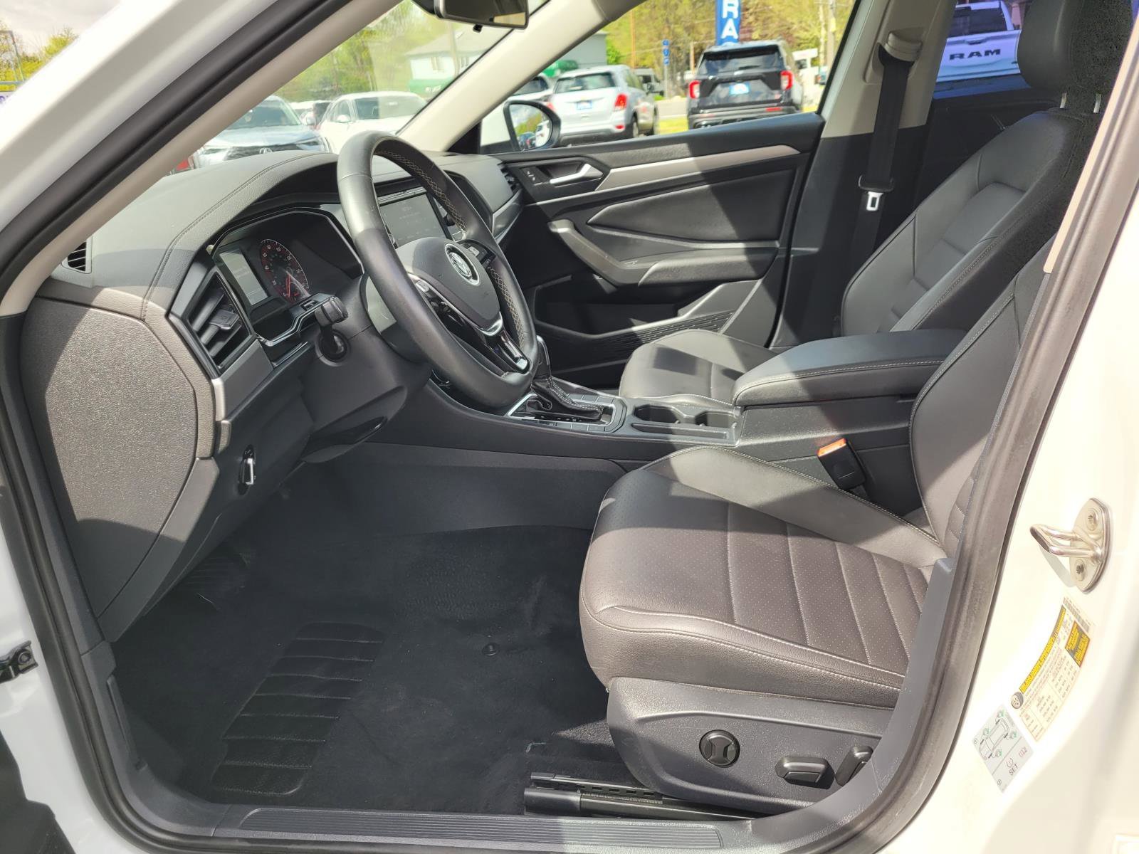 Used 2021 Pure White Volkswagen R-Line image 10