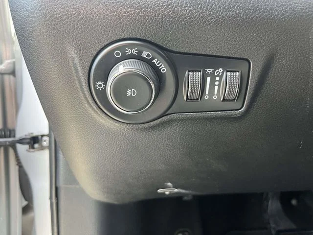 Certified Used 2024 Silver Zynith Jeep Latitude image 11