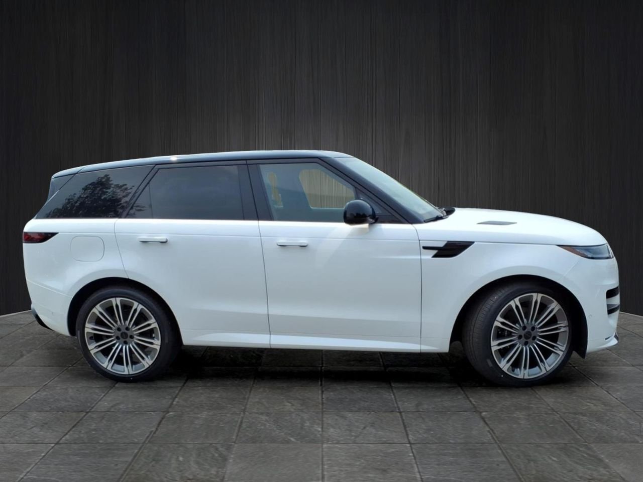 New 2026 Ostuni Pearl White LAND ROVER Dynamic SE image 2
