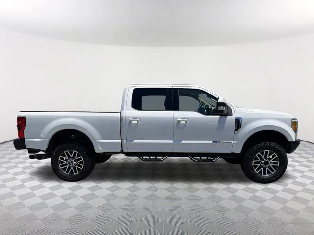 Used 2017  Ford Lariat image 4