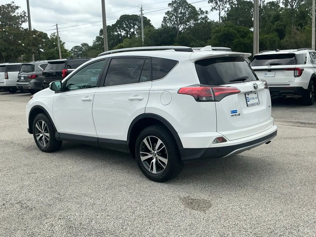 Used 2017 White Toyota XLE image 4