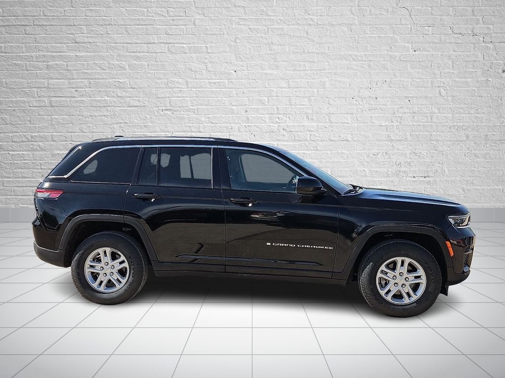 Used 2023 Black Jeep Laredo image 5