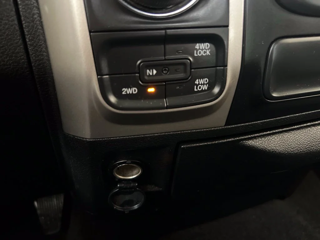 Used 2019 White Ram Warlock image 32
