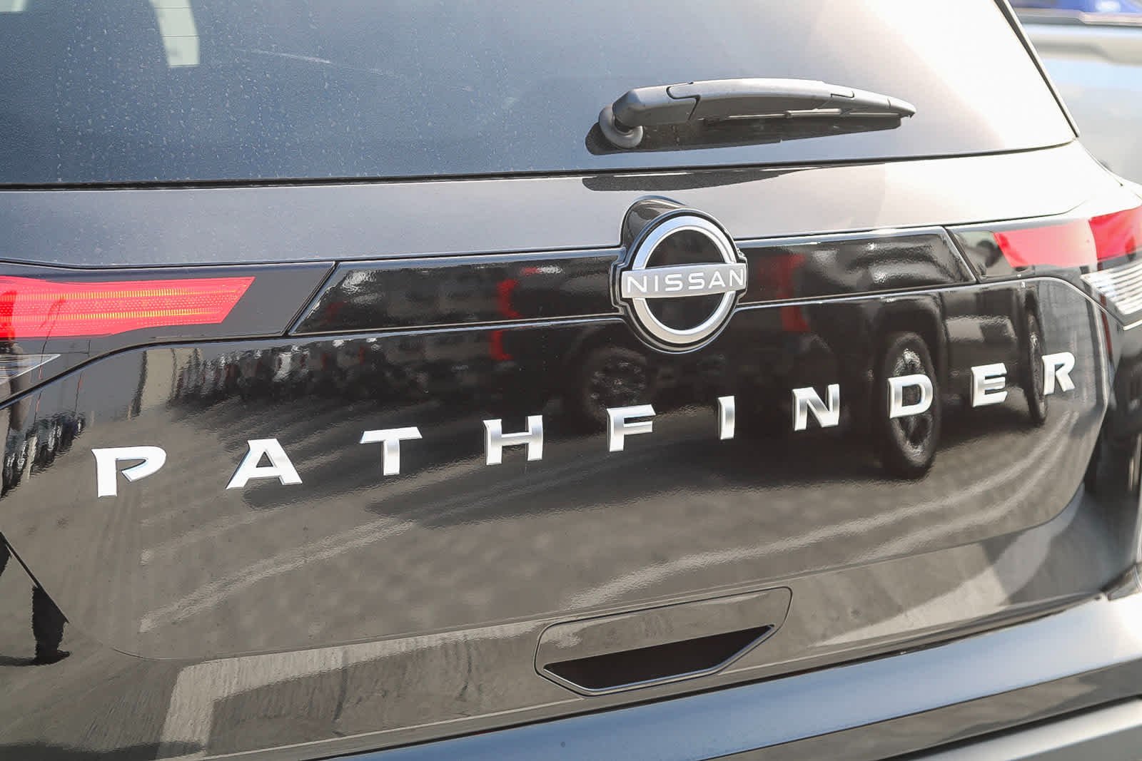 2025 Nissan Pathfinder SV - Photo 10