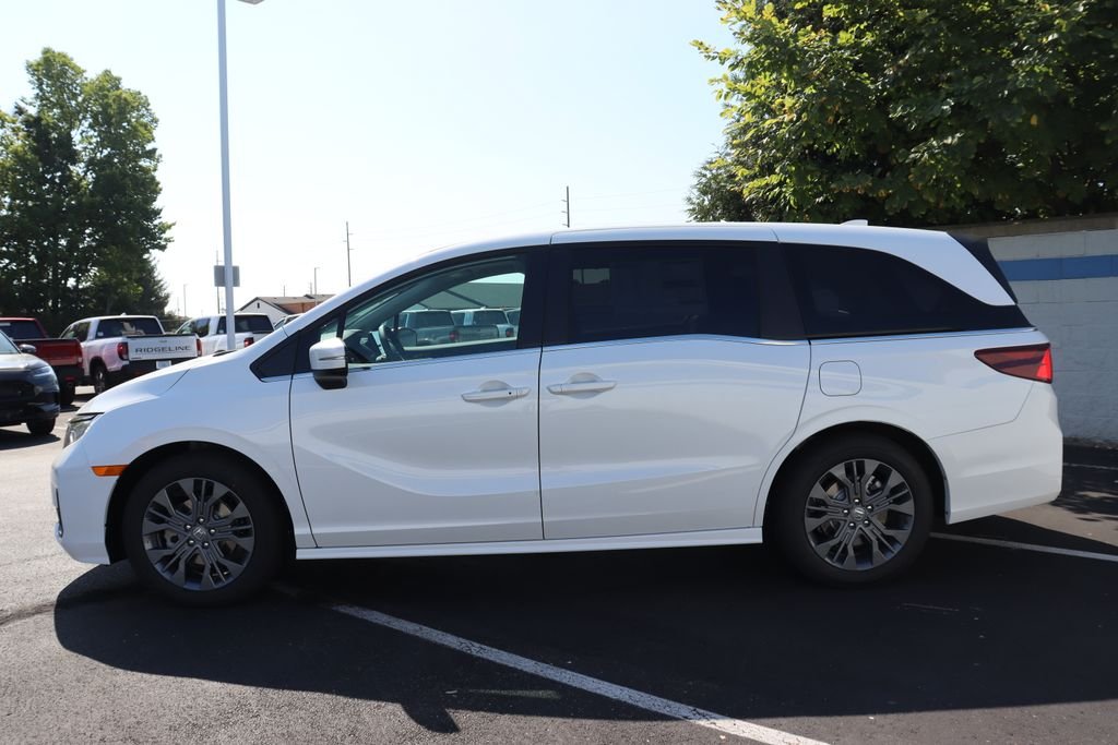 New 2026 Platinum White Pearl Honda Touring image 2