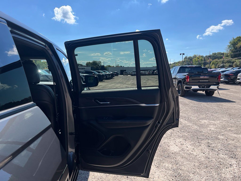 Used 2024 Gray Metallic Jeep Limited image 33