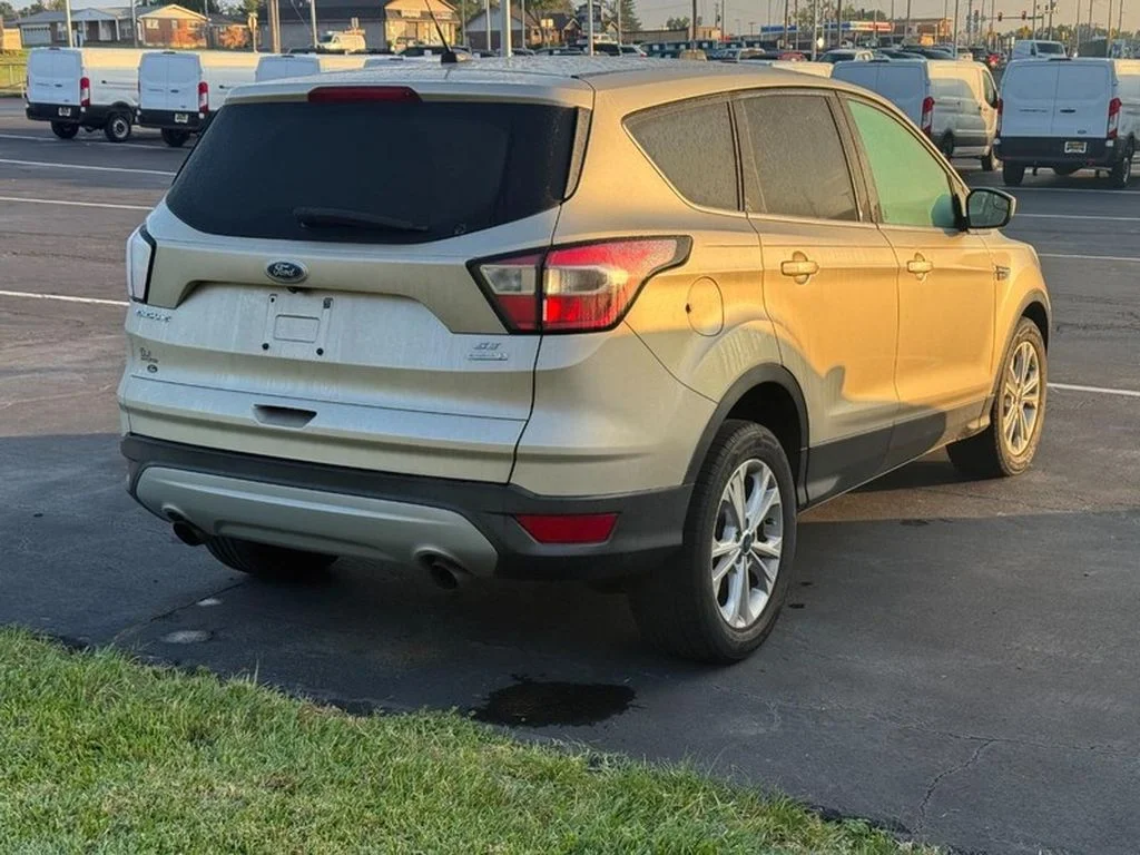 Used 2017 White Gold Metallic Ford SE image 3