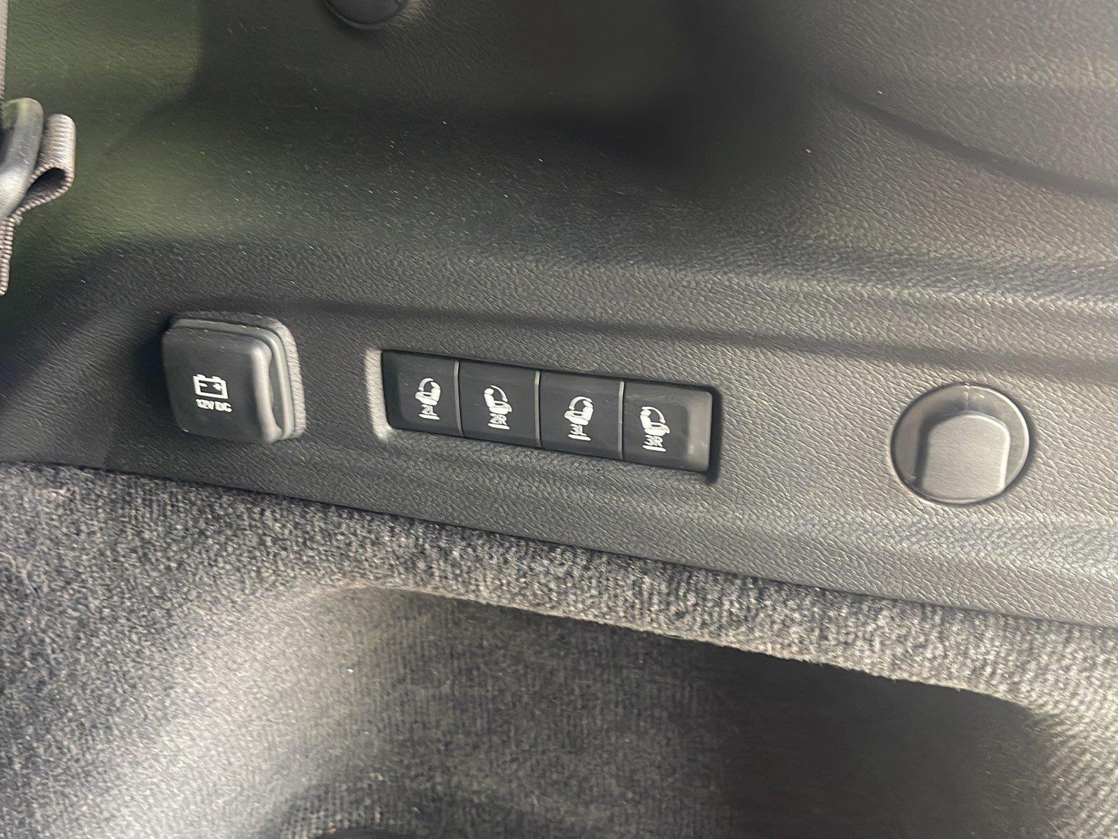 Used 2024 Velvet Red Pearlcoat Jeep Overland image 10