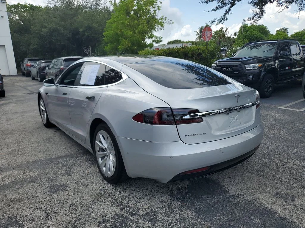 Used 2018 Gray Tesla  image 4