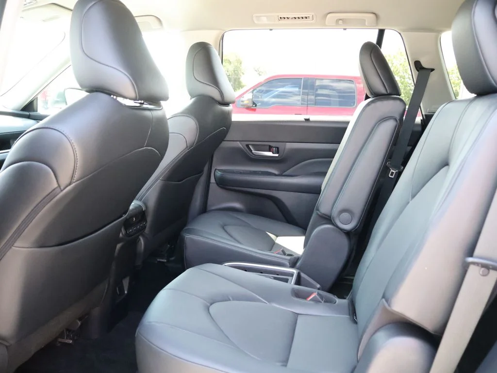 Used 2025 Silver Toyota XLE image 18