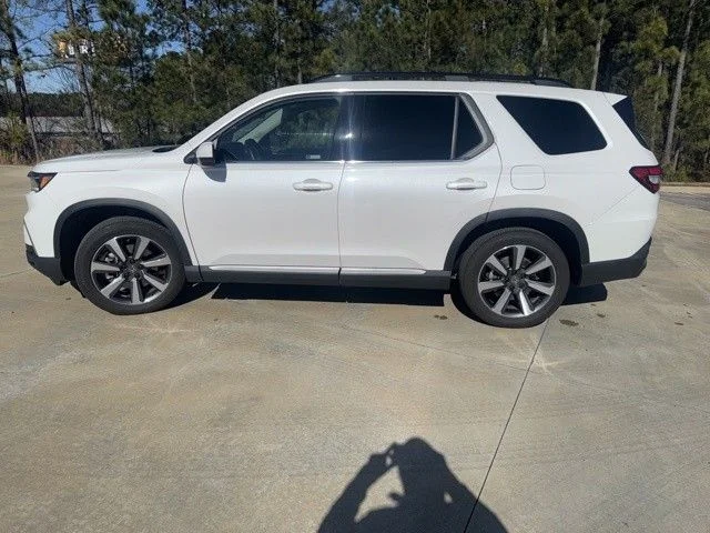 Certified Used 2024 Platinum White Pearl Honda Touring image 8