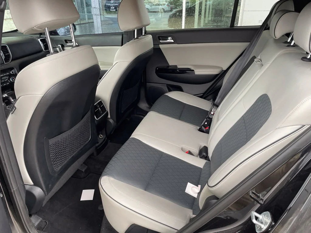 Used 2018 Red Kia EX image 6
