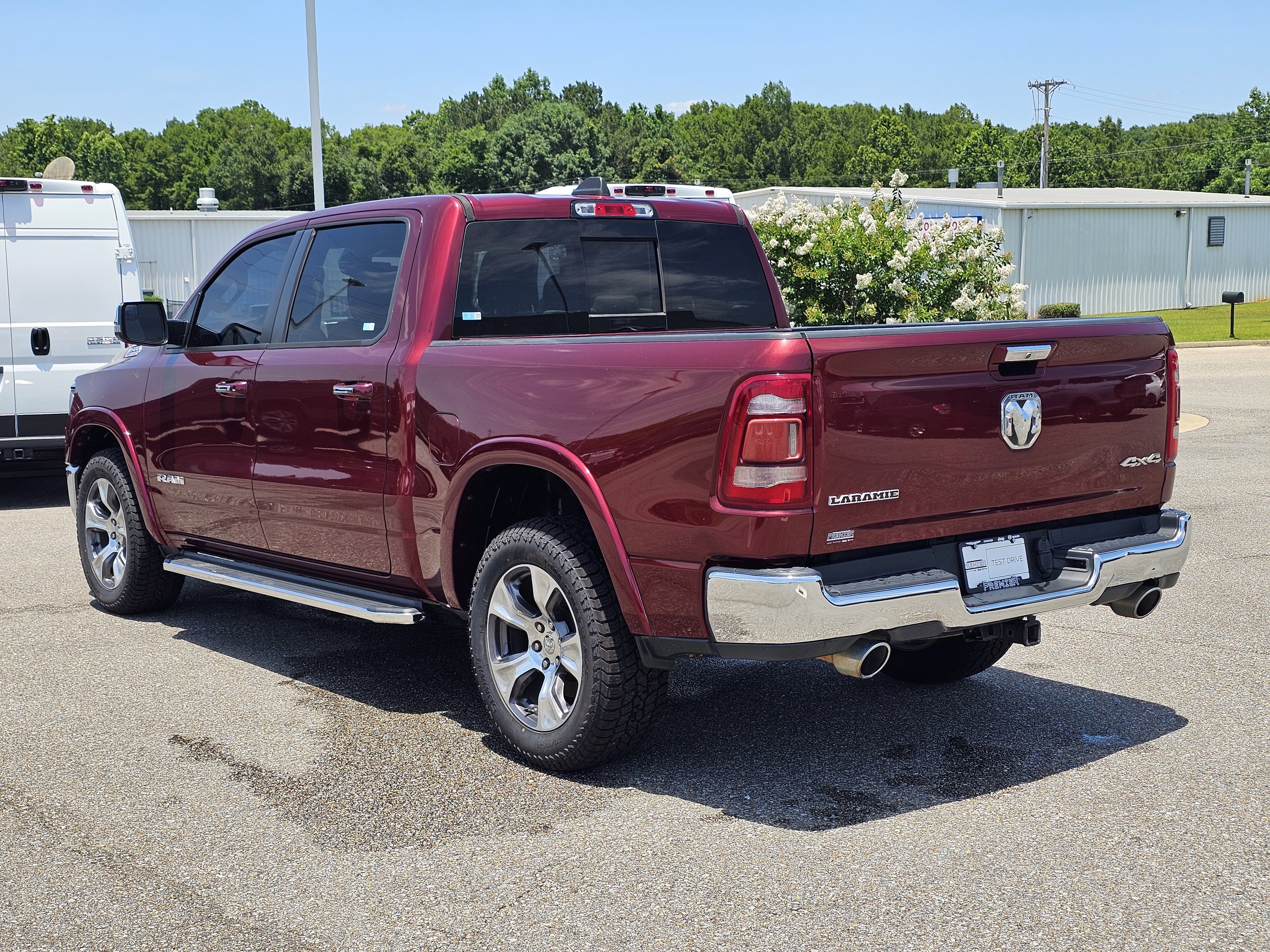 Used 2020 Delmonico Red Pearlcoat Ram Laramie image 13