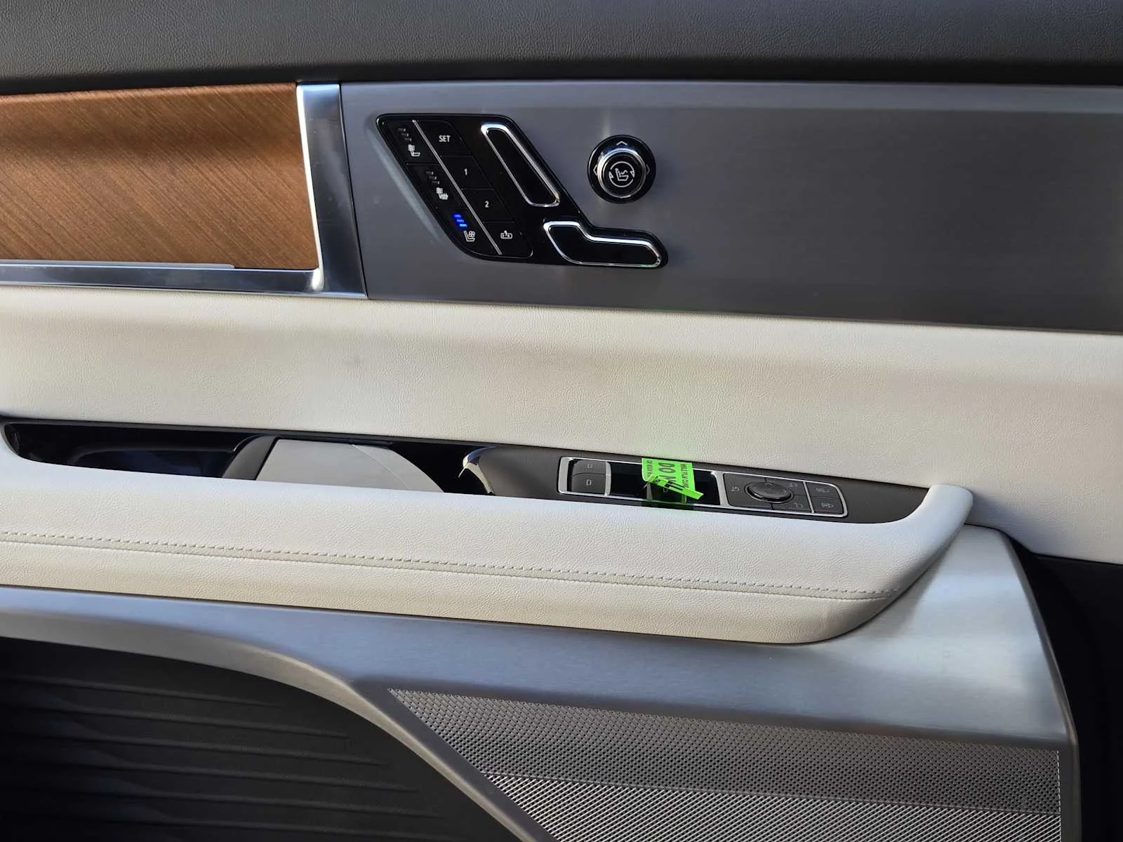 2027 Cadillac VISTIQ Luxury - Photo 15