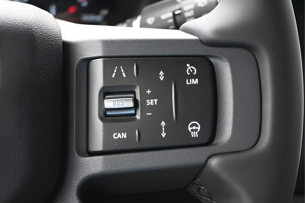 New 2026 Blue Land Rover X-Dynamic SE image 19