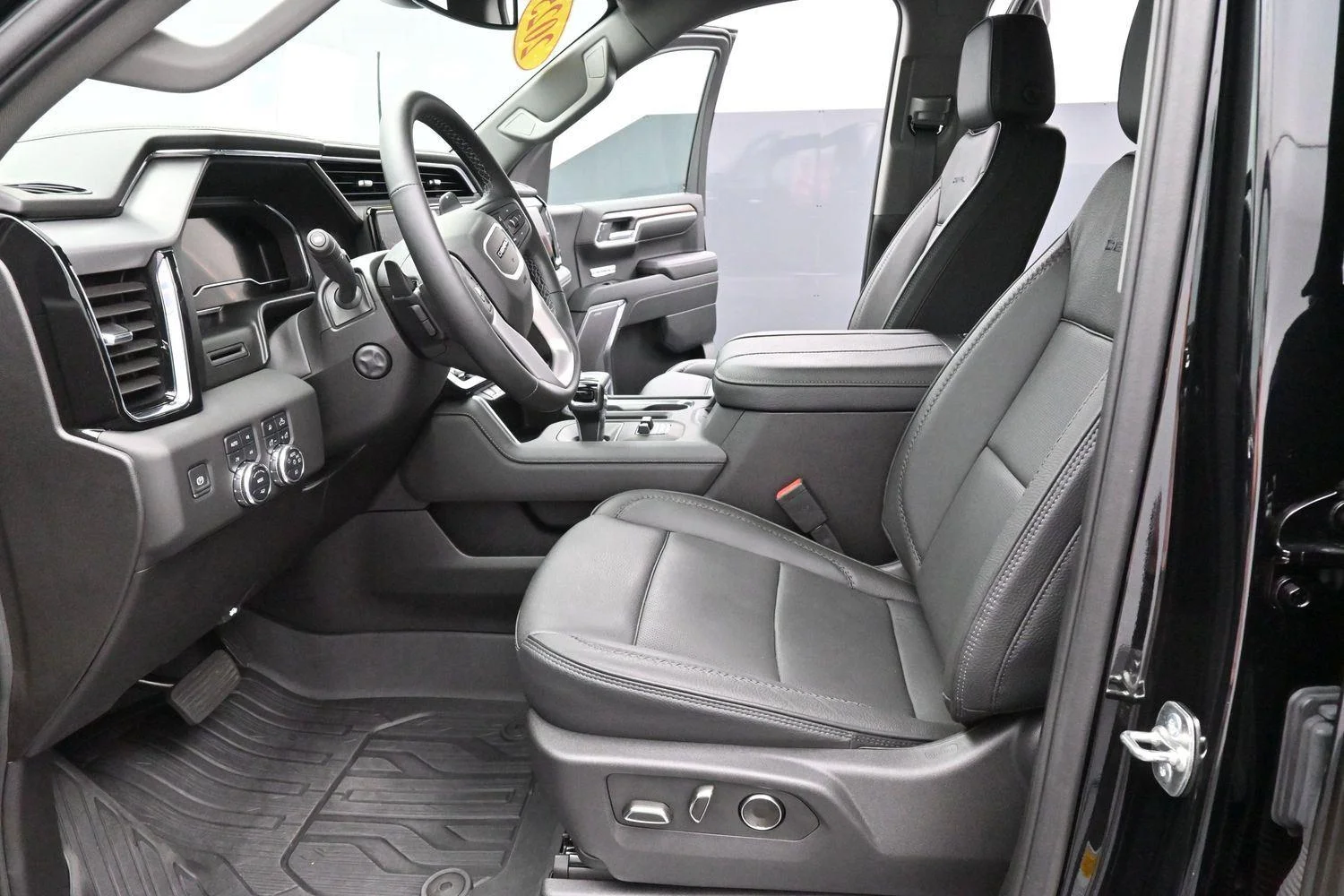 Used 2025 Onyx Black GMC Denali image 13