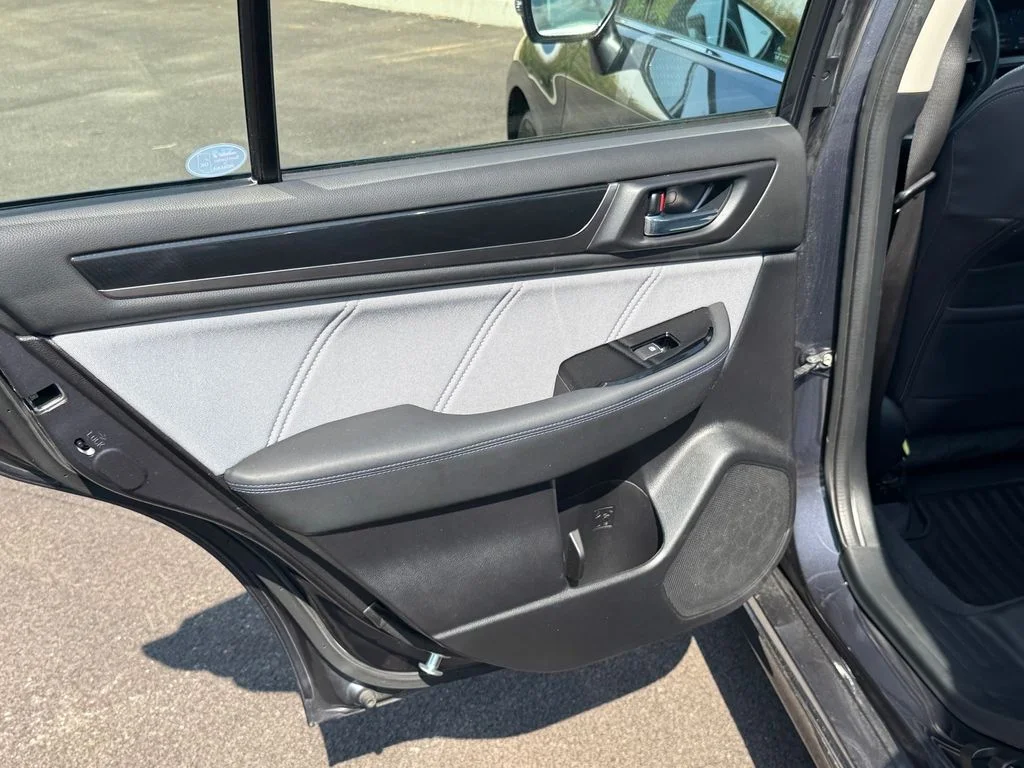 Used 2017 Gray Subaru 2.5i image 13