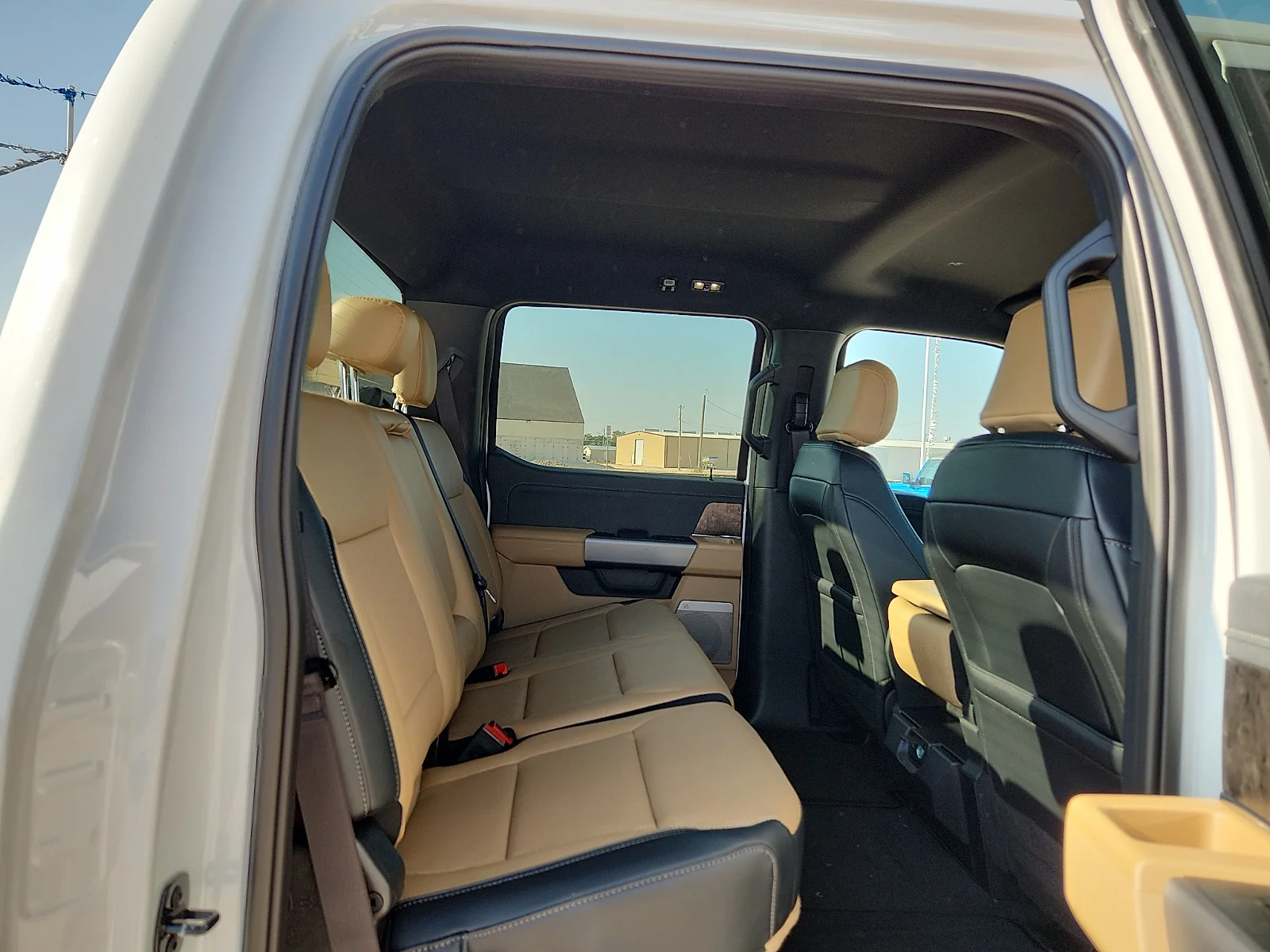 New 2026 Oxford White Ford Lariat image 19